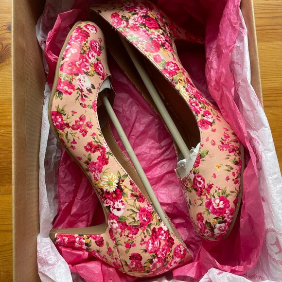 Barbie Pink Floral Pumps size 8-8.5 NEVER WORN w/ box - Picture 5 of 7